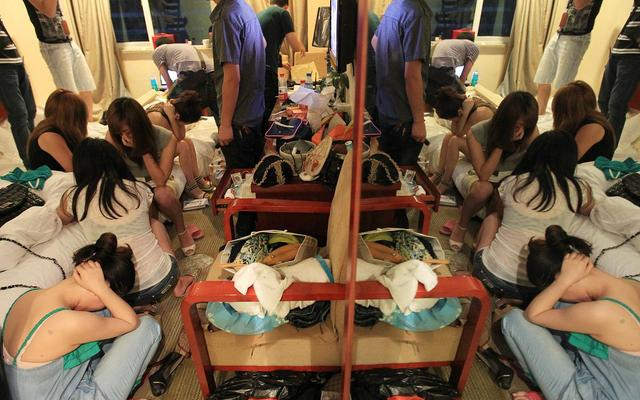 福建一养生馆招募多名失足女提供色情服务 两名服务员被起诉