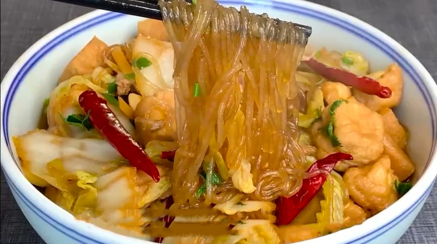 大冷的天，就爱吃点热乎的，家常版大锅菜和鸡蛋汤，做法超简单，营养又美味