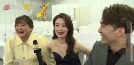 辽宁卫视春节联欢晚会|64岁冯巩一家庆小年! 给汽车铲雪闹乌龙, 送徒弟贾玲上春晚自己缺席5年去干啥了?