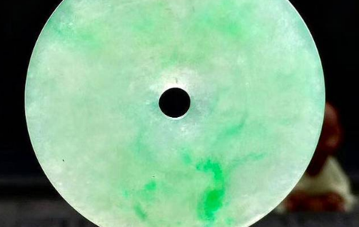 翡翠|教你这几个方法，轻轻松松就鉴别翡翠真假，不用什么仪器了