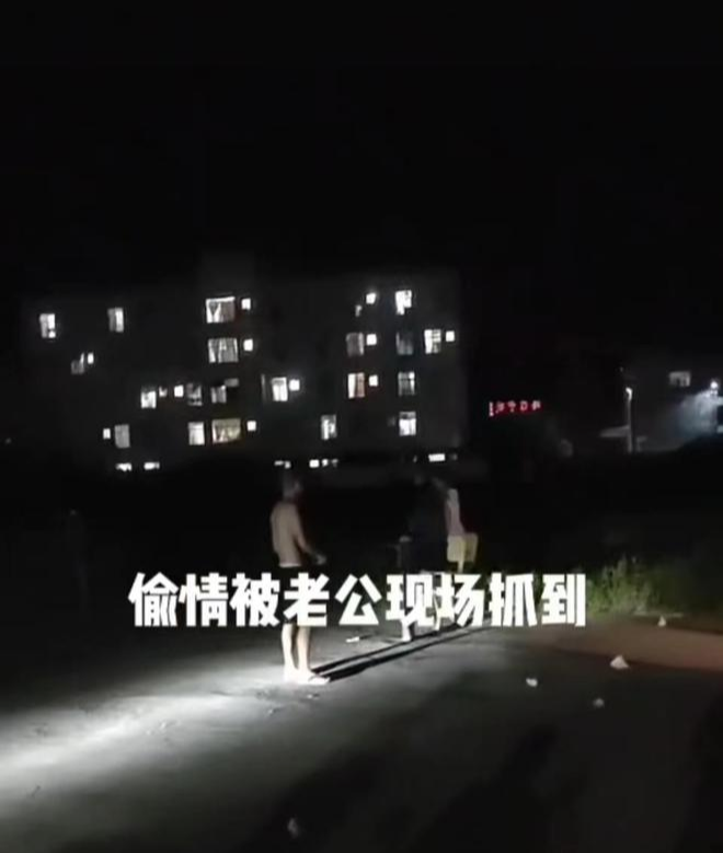 |广东:男子与女子在河边钓鱼,女子丈夫随后开打:原来在这\偷情\