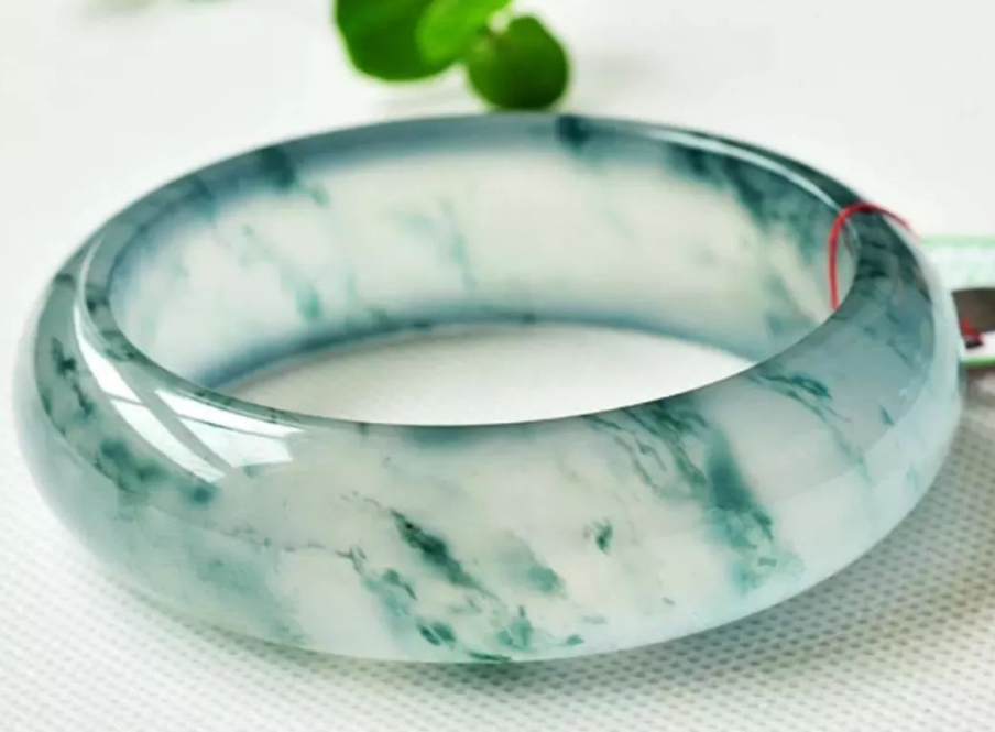 古董|所有翡翠都有脆根吗?有翠根对翡翠来说是好事吗?行家为你解答