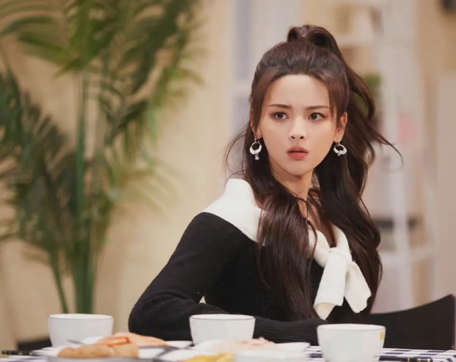 家有姐妹|《家有姐妹》中规中矩，笑点也有，但不算密集