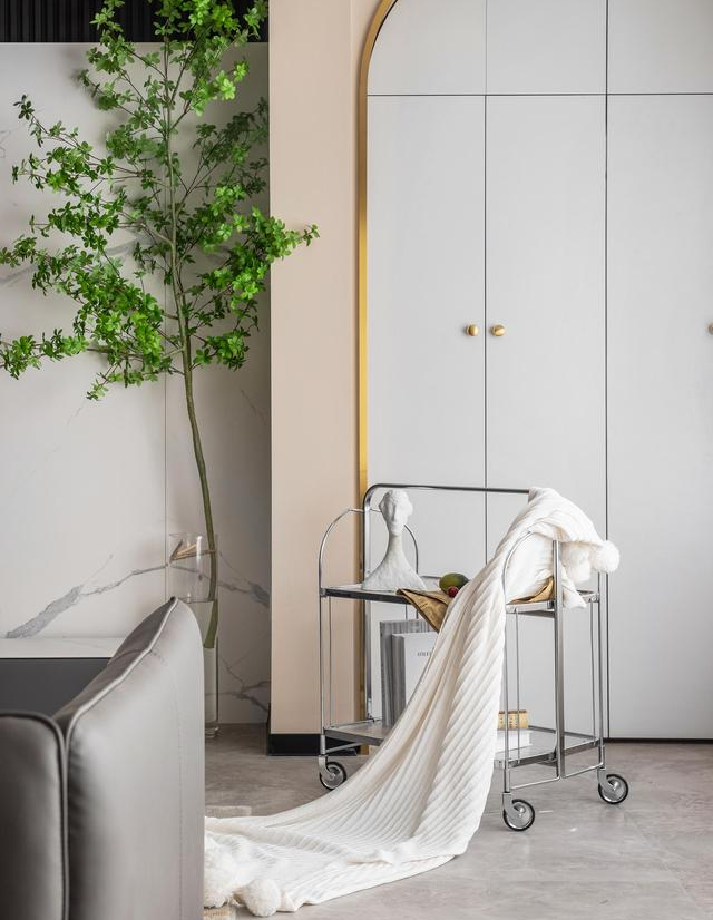 如果有装修模板,无非如此!148㎡二层住宅,沙发后玻璃鞋柜太抢眼