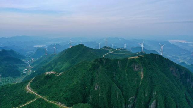 青岛市|湖南最适合自驾的地方,有个藏在瀑布上的千年古镇,夜景太漂亮