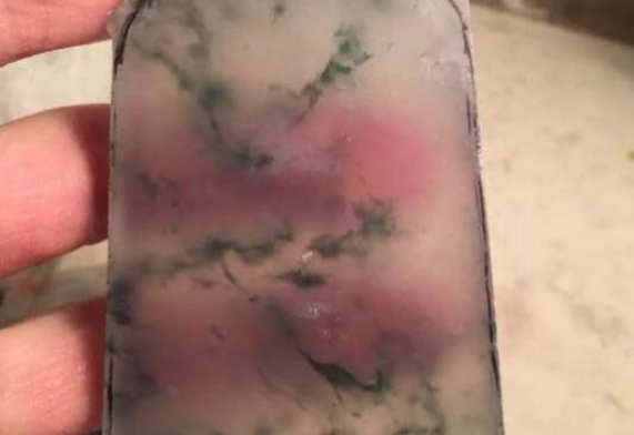 翡翠|这块儿龙主题的翡翠，不仅造型精美，就连质地都非常高贵