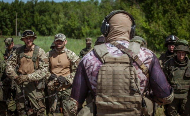 乌克兰|马斯克的星链公司是一个军民两用公司，正在乌克兰战场对抗俄罗斯电子战军团！