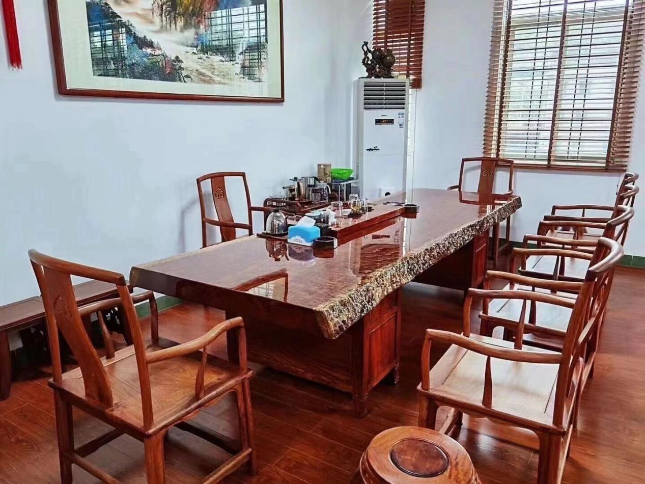 带你了解人人都说好的实木大板桌—巴花大板桌