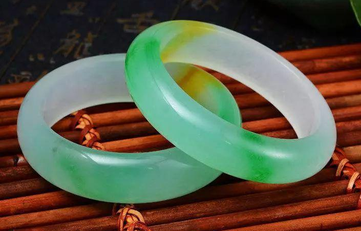 翡翠|在古玩玉器店当中，如果售卖b货翡翠，构不构成违法犯罪