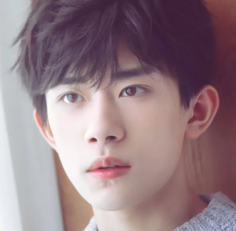 易烊千玺|TFBOYS十年之约将至,当初不参加综艺的易烊千玺,是真的人间清醒