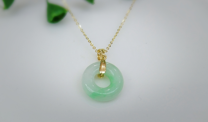 唐嫣|唐嫣喜钻石、杨幂爱翡翠,曾经的好闺蜜,喜好差距如此之大?