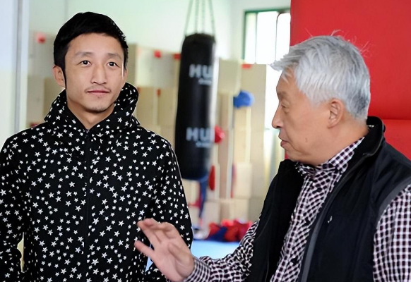 金腰带|迷茫时在妻子给予鼓励,勇敢追梦,多次获得重量级金腰带