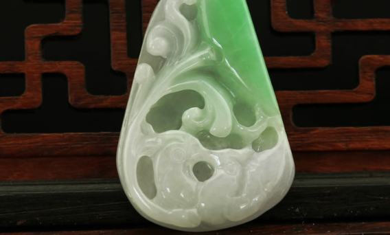 翡翠|教你如何看穿翡翠它的性价比，新手小白也能看明白，让你不再吃亏