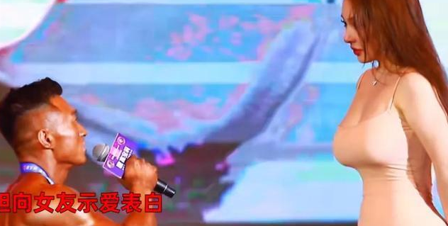 案例:一肌肉男夺冠后跪地求婚,女友身材劲爆引发关注!
