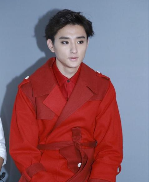 华晨宇|长相普通、气质猥琐却有“男神”包袱，这6位男星，有点自信