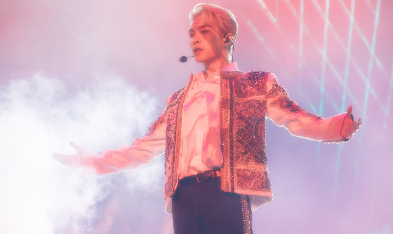 张艺兴|张艺兴的嗓音硬条件很一般，属于放在大众里，都可以被秒杀的程度