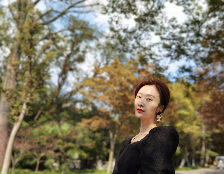 肖涵|短发女神肖涵，因饰演张翰姐姐走红，身材颜值太出众！