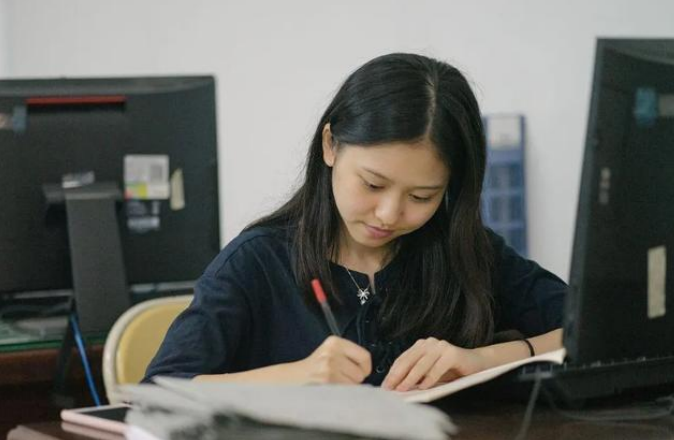 教师|父母眼中的“铁饭碗”，我们应该听从吗？应该认可吗？