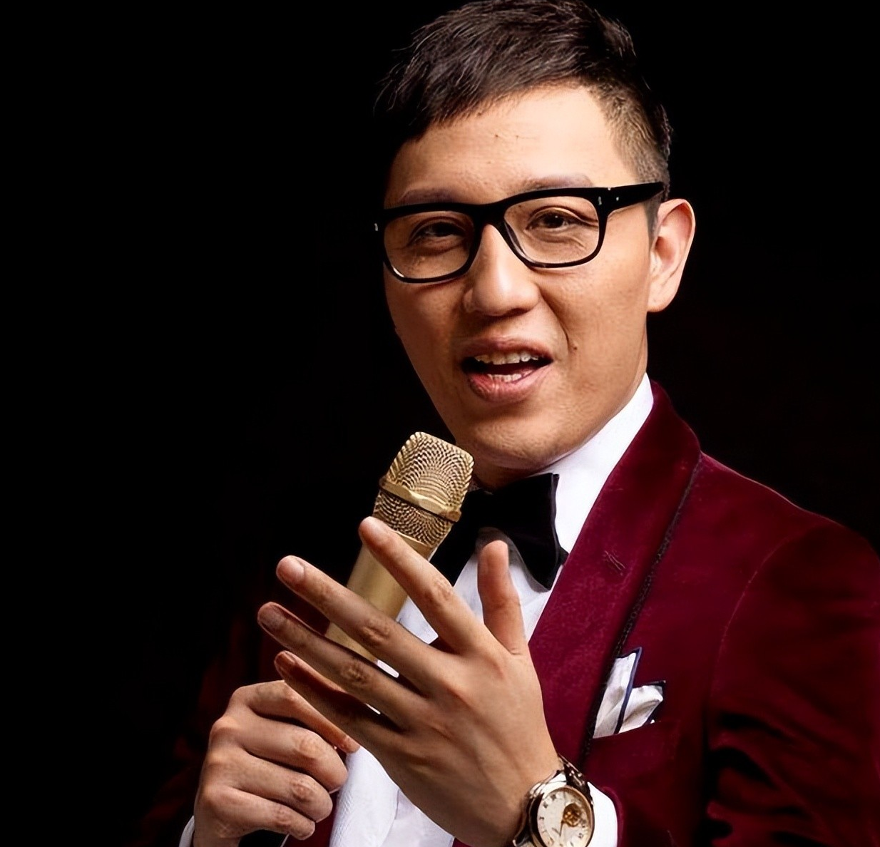 华少|华少，他究竟错在哪儿？他妻子长得不好看？所以华少就很少晒？