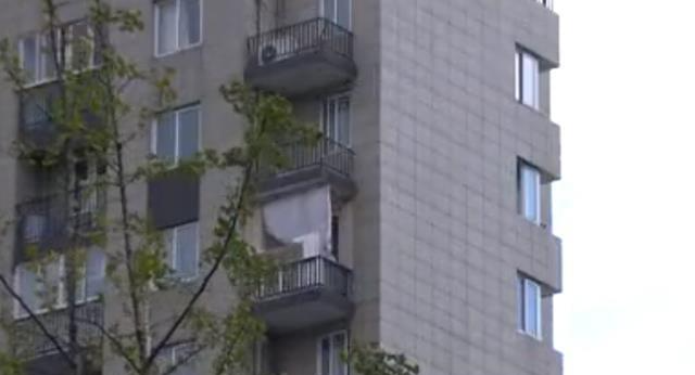 ?上海女子135万买房，装修入住后门锁被原房主更换：再加30万