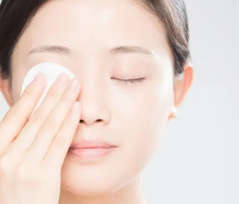 化妆水 化妆棉的使用