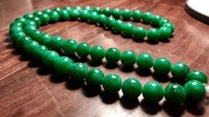 翡翠|30万美元入手的翡翠原石,居然只用来做车珠?土豪就是任性!