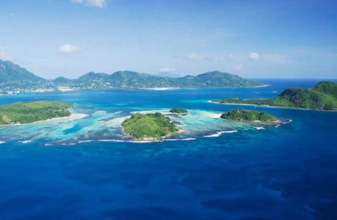 华山|自从第一批欧洲人，到塞舌尔群岛旅游，这群小岛也就再难宁静了