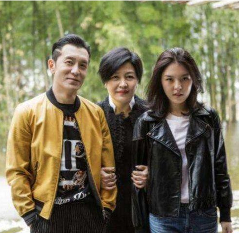 李咏|2017年,李咏去世后的亿万遗产,可他一分都没给老婆哈文而全给了小情人