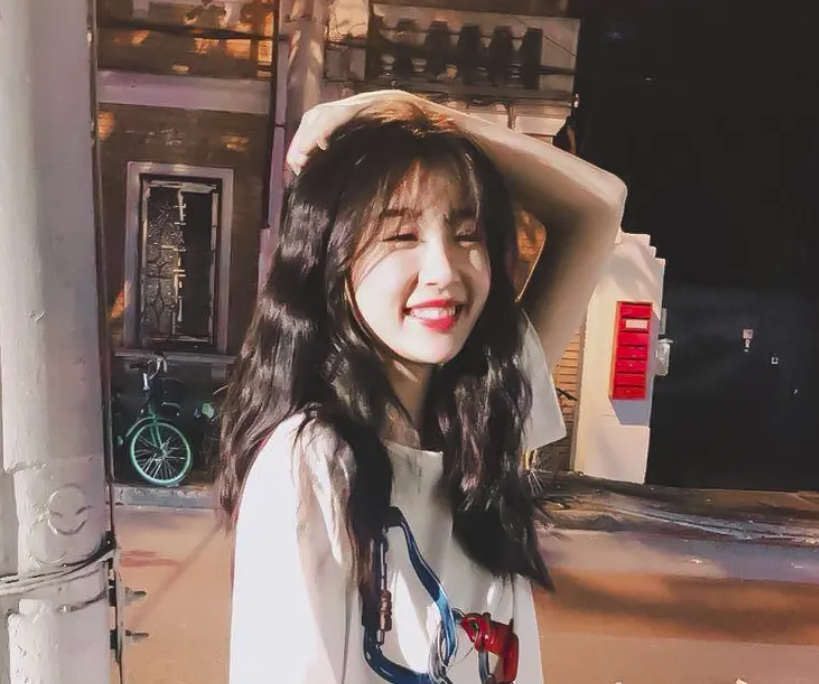 杨超越|虞书欣很真实，喜欢她的清醒和自嘲式的表现