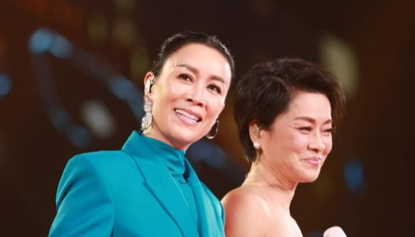 白澍|毛阿敏：是自己倒追的丈夫，她丧夫后首次现身，人比黄花瘦