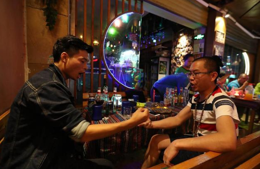 失眠|51岁男子肝癌离世,医生怒喝:1种“水”天天喝,难怪肝“报废”