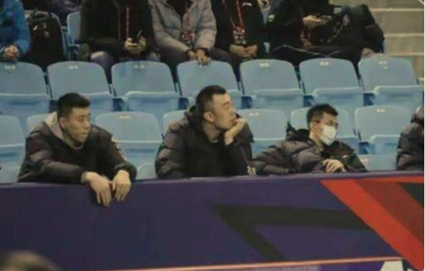 张镇麟|罚款20万停赛7场的韩德君咋样了？郭艾伦人间蒸发，张镇麟亲自辟谣