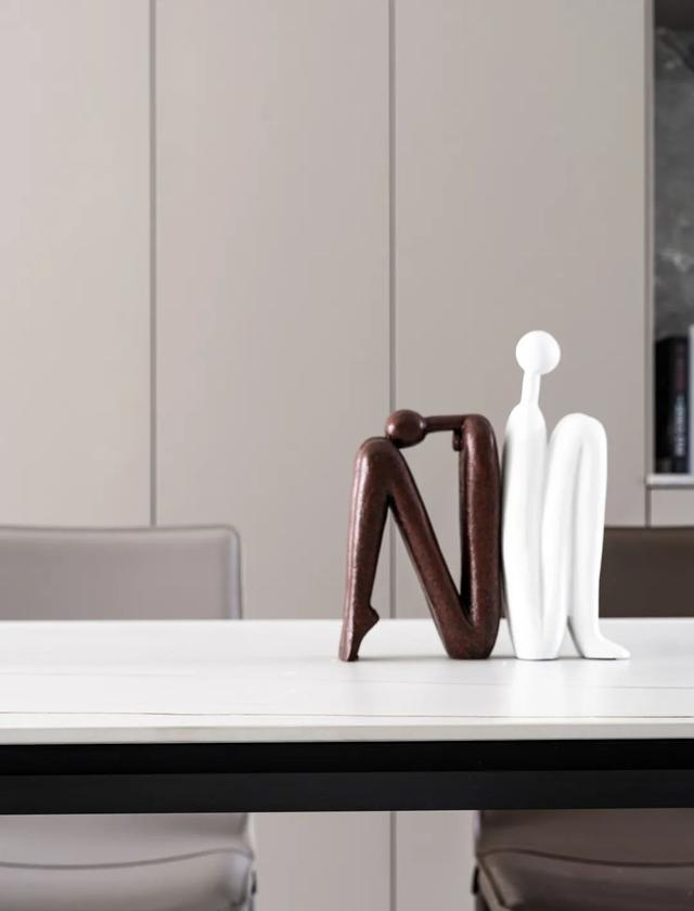 140㎡住宅,不浪费1㎡,客厅隔出间卧室,三世同堂住着刚好!