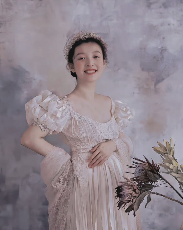 吴倩|嫁对人和嫁错人相比,外貌区别有多大?看看唐艺昕和吴倩就知道了!