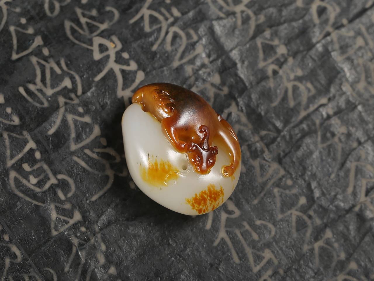 新疆维吾尔自治区|佰匞出品 瑰古红沁 独珍遗世 黄罕勇 辟邪 新疆和田玉独籽料 挂件