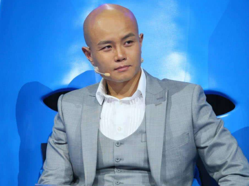 |有的人说他很真实，有的人说他很荒谬，但是大多数人觉得他太强硬