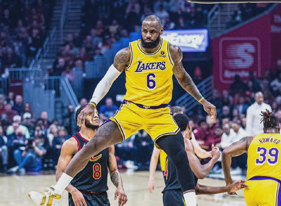wwe|场均30分+场均29.6分，NBA大小王！恩比德和字母哥，你们还是稚嫩