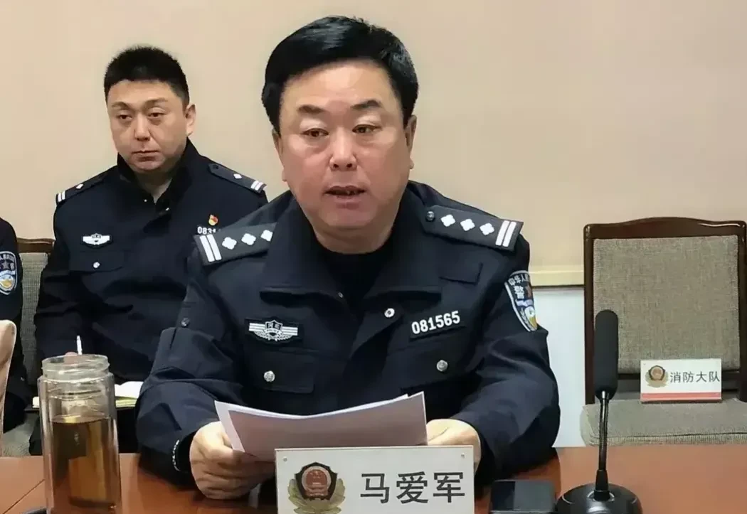 金靖|有人说“骷髅男”就是马爱军,并且比对了一下照片,仔细分析一下