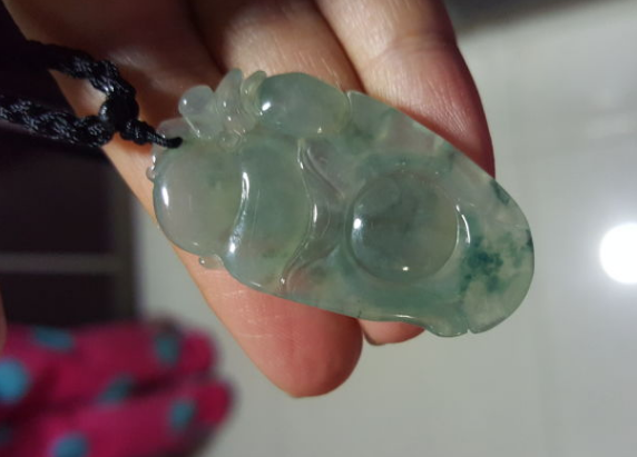 翡翠|雪花棉对于翡翠的影响,不但不会破坏其美观效果,还会增添其价值