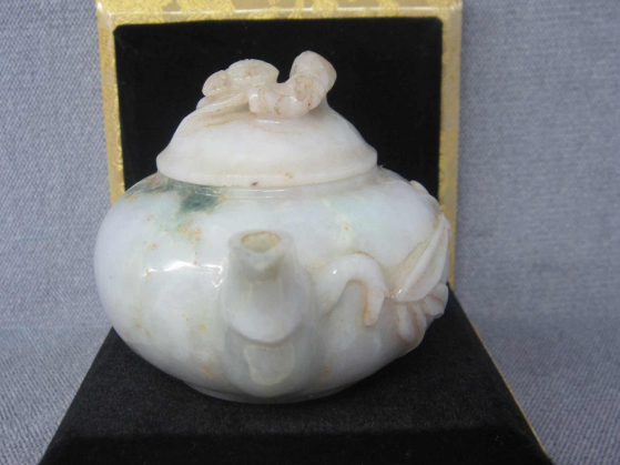 翡翠|这对夫妻收到了一套翡翠茶壶,本来不在意,听到价格后大为震惊