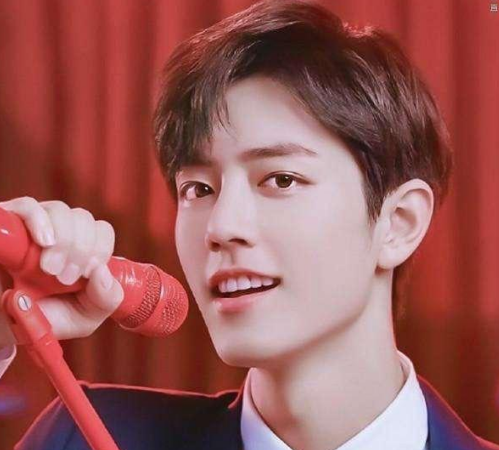 肖战|肖战，他的谈吐和笑容也处处显示着，他来自幸福的原生家庭