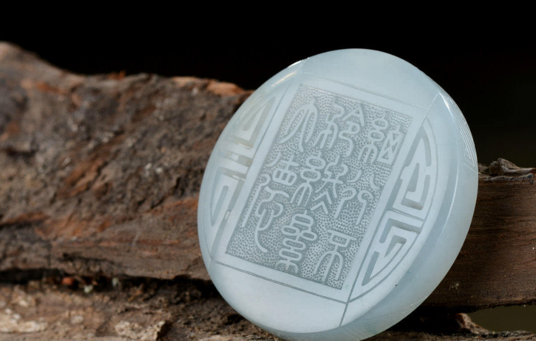 银币|翡翠雕刻的三个惯用方式，让翡翠活灵活现，你都知道哪一个？