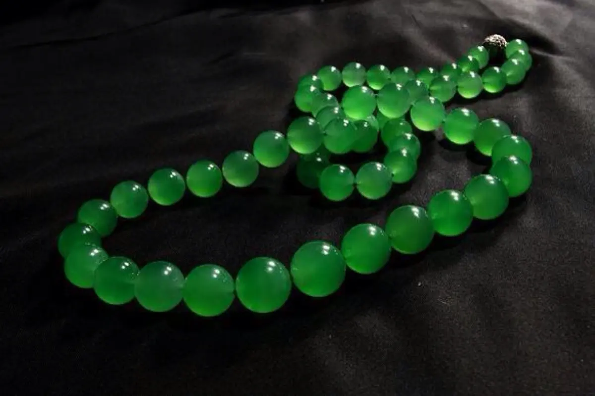 翡翠|帝王绿翡翠 凭什么可以卖100万?