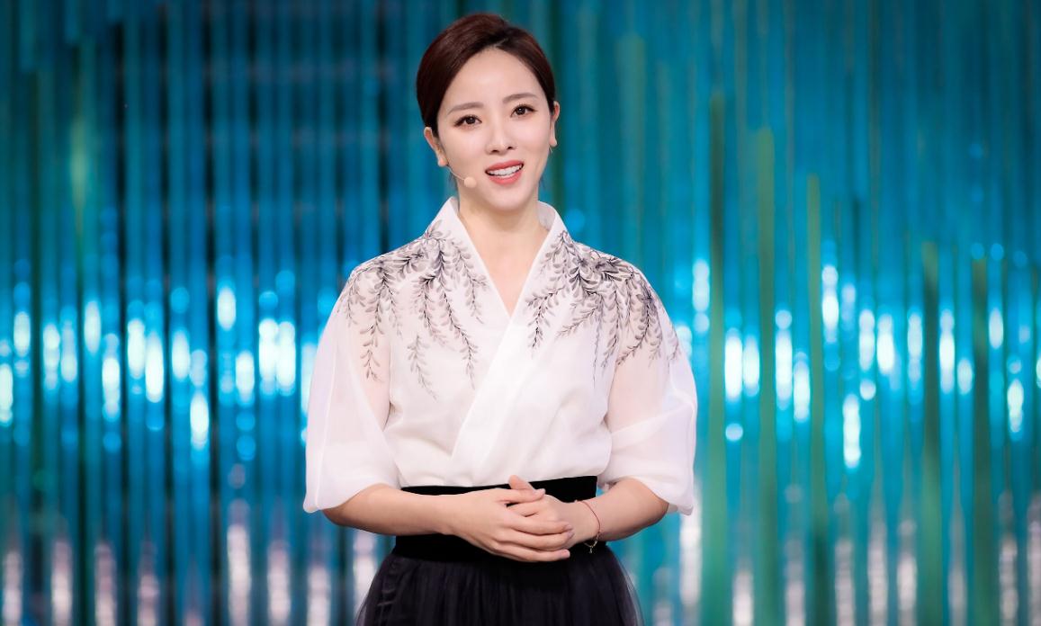 李思思|频频引争议给李思思敲响了警钟：在舒适区待太久了