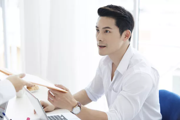 |职场中,要懂得表里如一,不会伪装,就不要妄图掩饰自己的真实想法