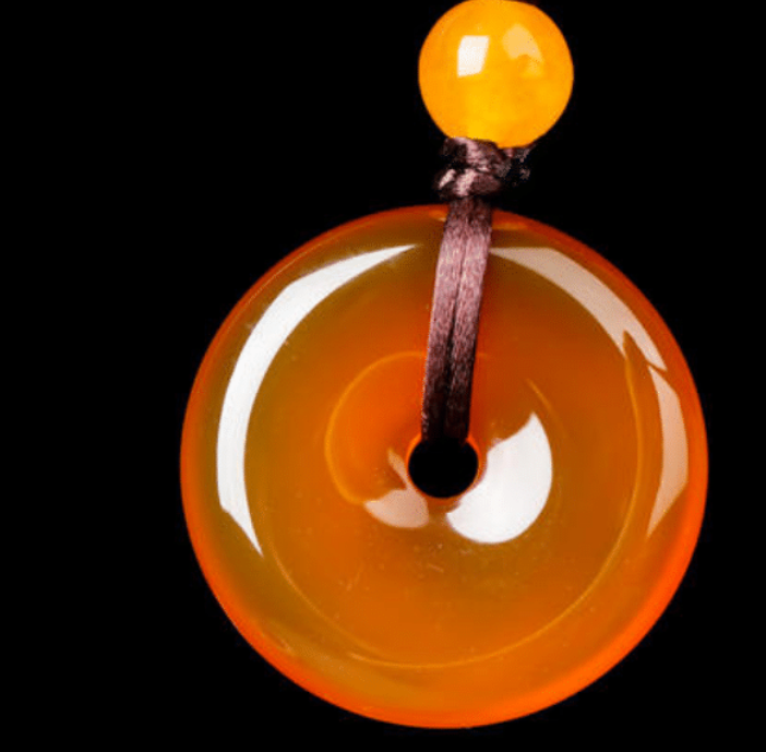 翡翠|红翡绿翠紫为贵,那黄色翡翠呢?是不值钱被忽略了吗?