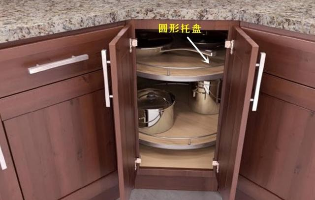 冲着收纳多装的钻石柜，没想到在这切菜也很好用，不再束手束脚！