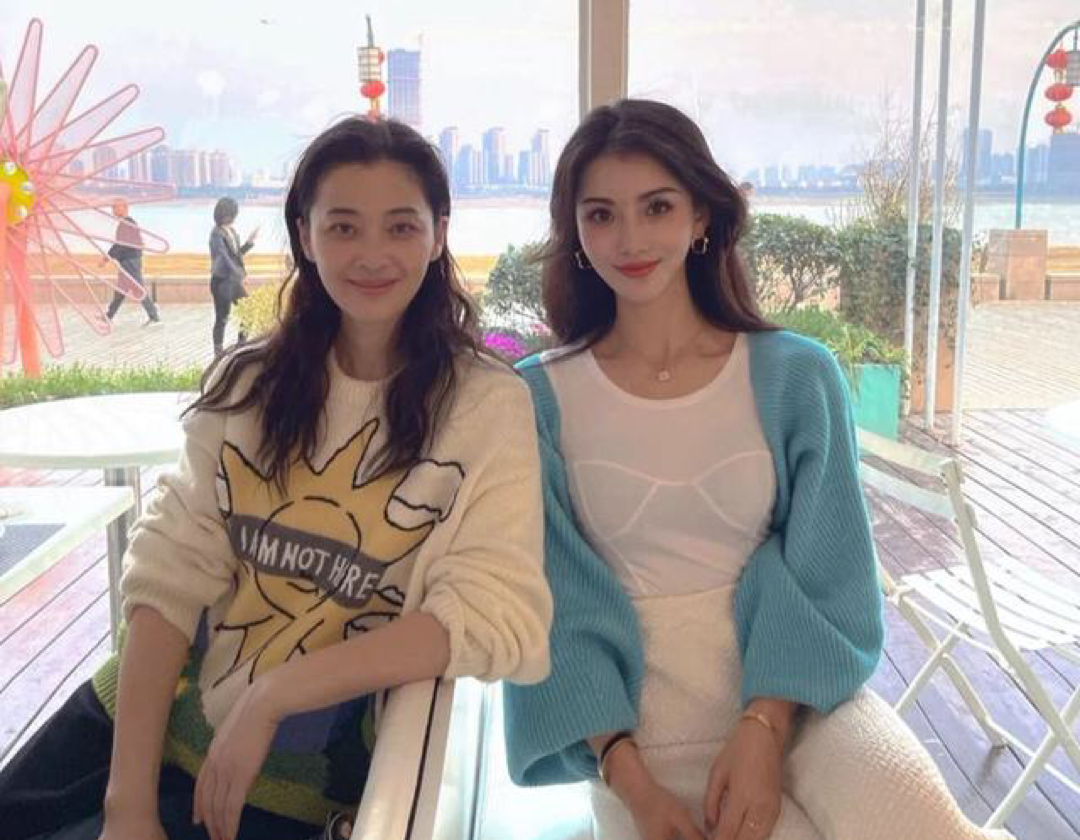 梅婷|明星状态有多好？47岁梅婷素颜依旧能打，气质出众眼神温柔