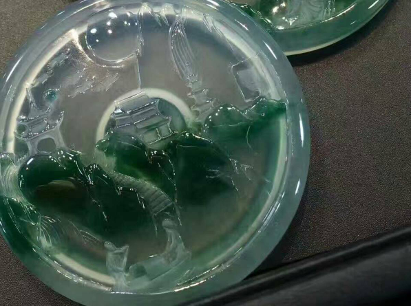 翡翠|收藏翡翠哪一点要重视?种水颜色不是最重要的,要看它们的内涵