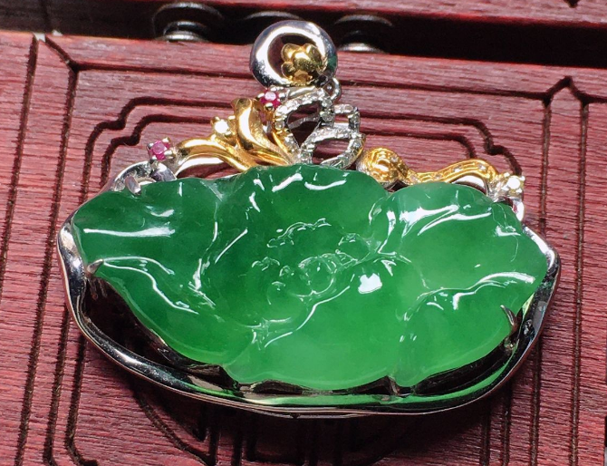 翡翠|赌石有风险，入行需谨慎，没有经验的还是买翡翠成品吧！